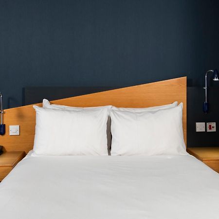 Holiday Inn Express Swindon West By Ihg Eksteriør billede